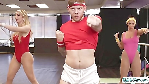 Tattooed blonde has a sex scene with her yoga instructor