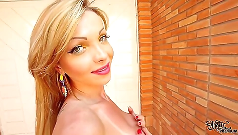 Blonde shemale in carwash gets fucked deep in the car